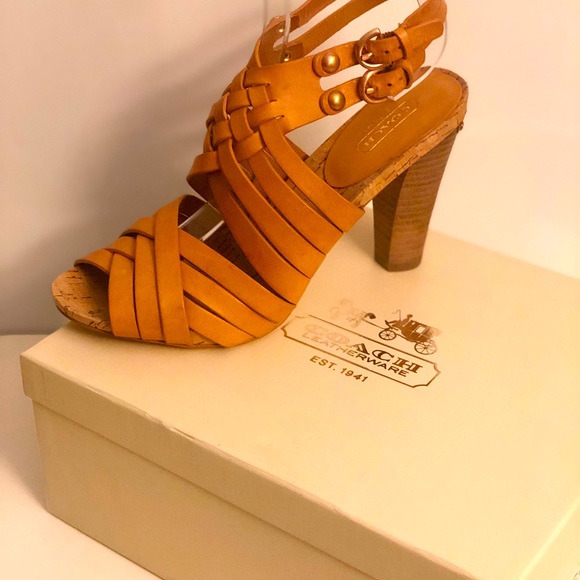 Coach Adrienn Vacchetta Camel Sandal Sz 8 - Picture 9 of 9